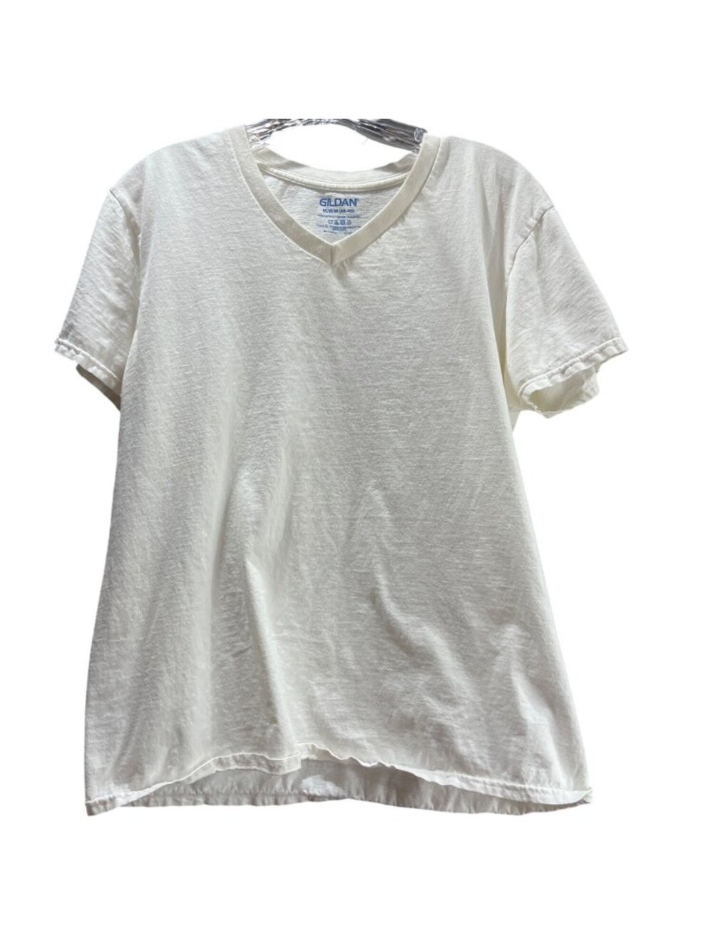 Gildan White V-Neck T-Shirt 100% Cotton Medium (38-40) Lightweight Comfortable